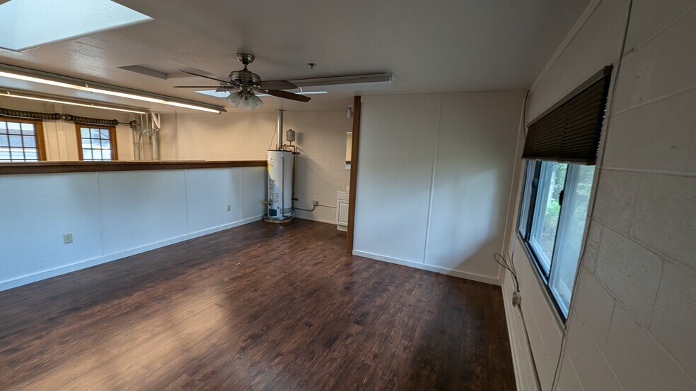 More Photos Of 3111 N Caden Ct, Flagstaff Showroom For Lease