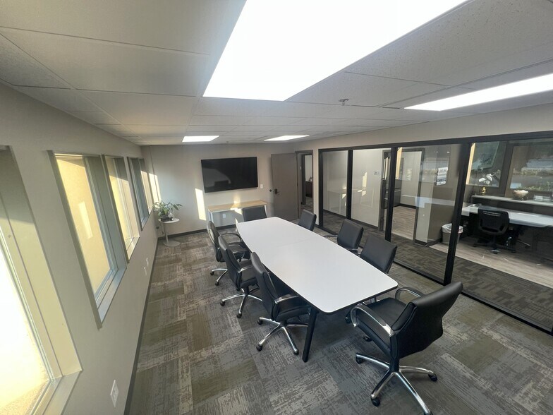 More Photos Of 300 3rd Ave SE, Rochester Coworking Space