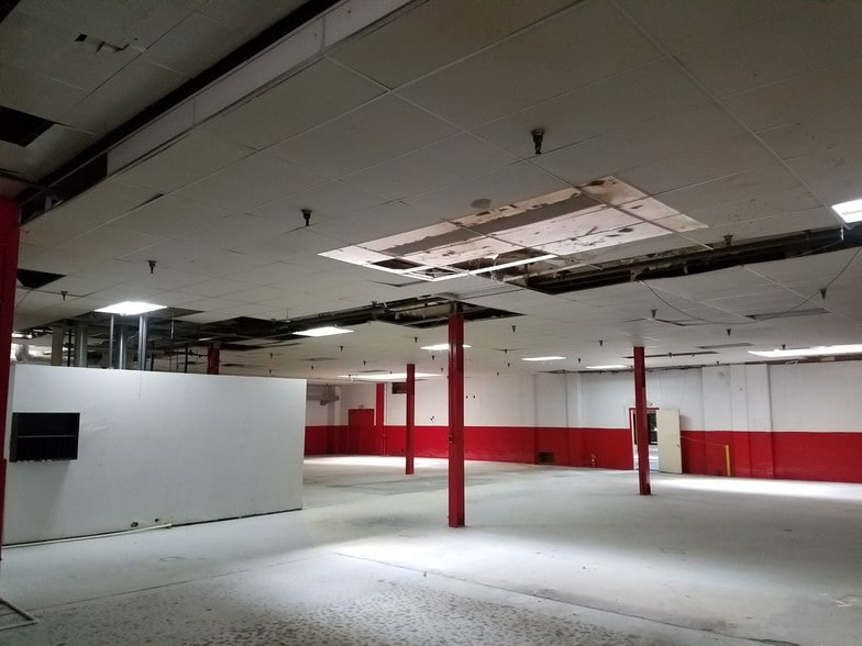 More Photos Of 1661 W Hill St, Louisville Manufacturing For Lease