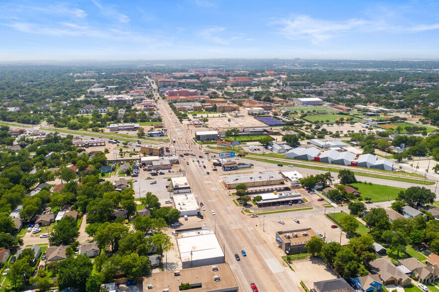 More Photos Of 1715-1721 W Berry St, Fort Worth Storefront Retail Office For Lease