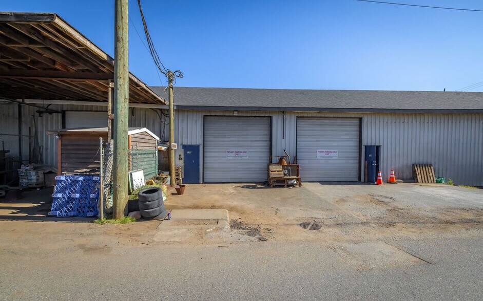 More Photos Of 11951 Mitchell Rd, Richmond Warehouse For Lease
