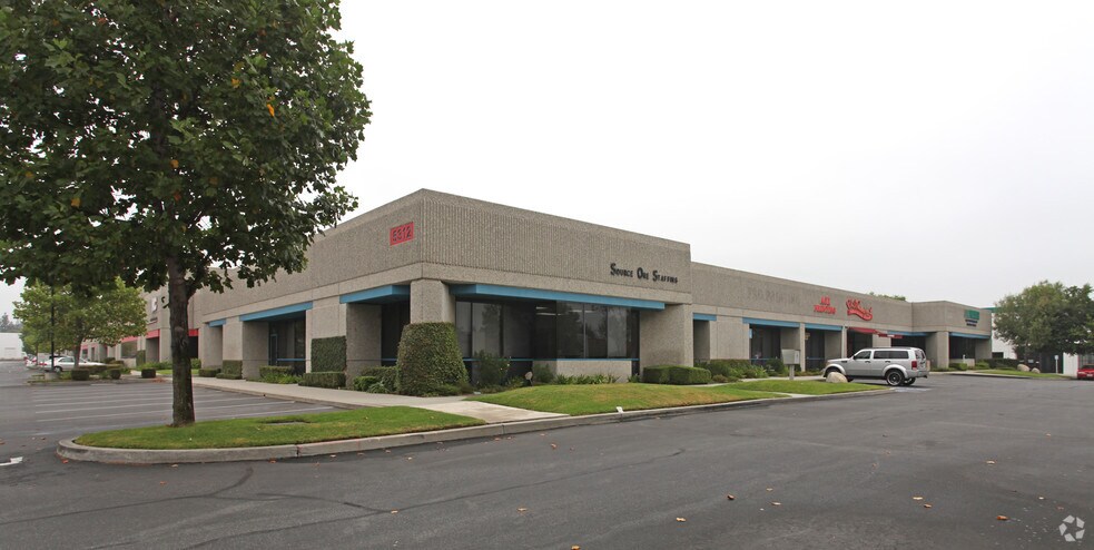 More Photos Of 5312 Irwindale Ave, Irwindale Showroom For Lease