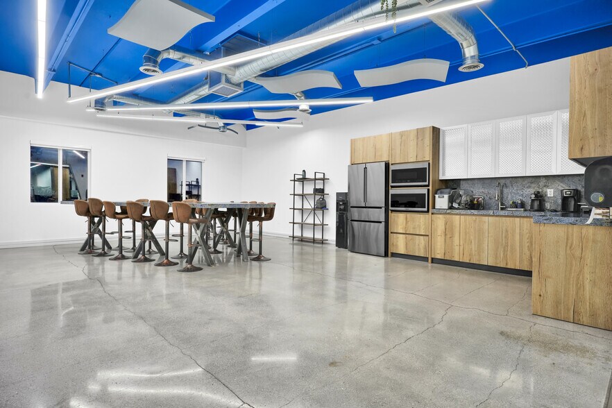 More Photos Of 2550 NW 100th Ave, Doral Office Residential For Lease