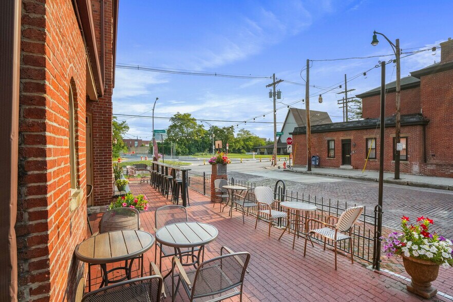More Photos Of 491 S 4th St, Columbus Restaurant For Lease