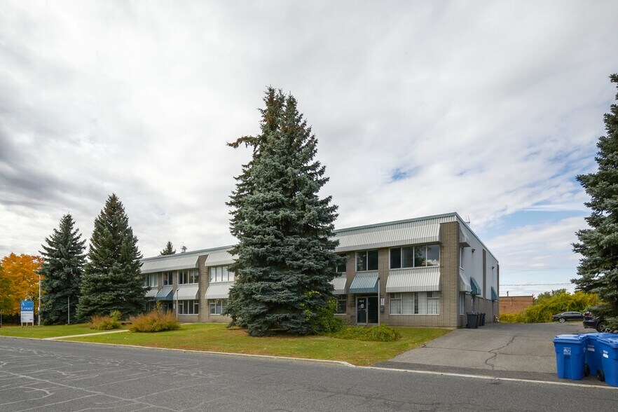 More Photos Of 115 Rue de Vaudreuil, Boucherville Flex For Sale