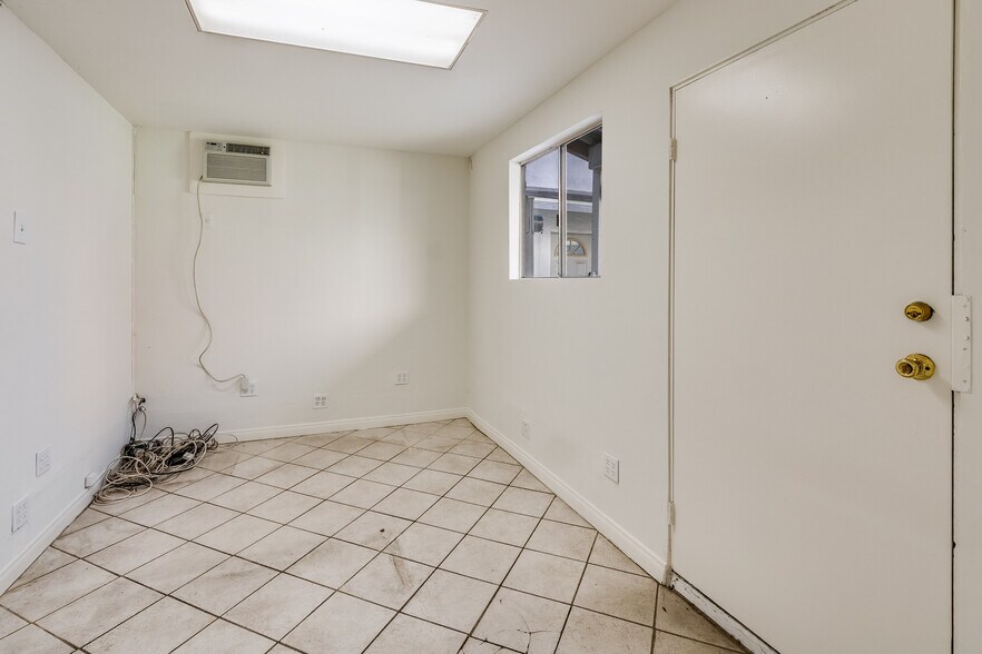 More Photos Of 9623 Venice Blvd, Culver City Storefront For Sale