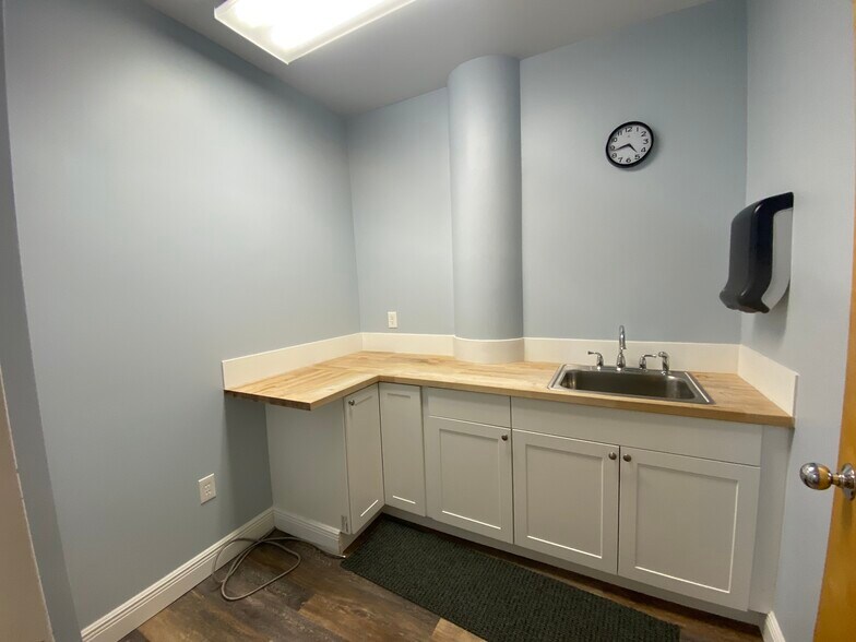 More Photos Of 1010 Kennedy Dr, Key West Medical For Sale