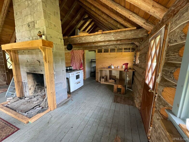 More Photos Of 26497 US-41, Covington Flex For Sale