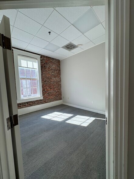 More Photos Of 117-121 N State St, Jackson Loft Creative Space For Lease