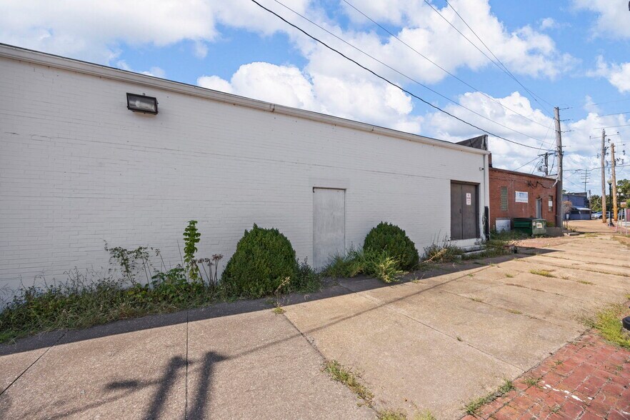 More Photos Of 110 S Florissant Rd, Saint Louis Storefront For Sale