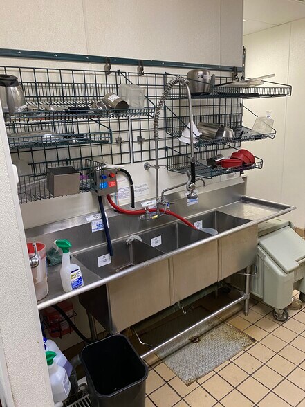 More Photos Of 1938 W North Ave, Chicago Restaurant For Lease
