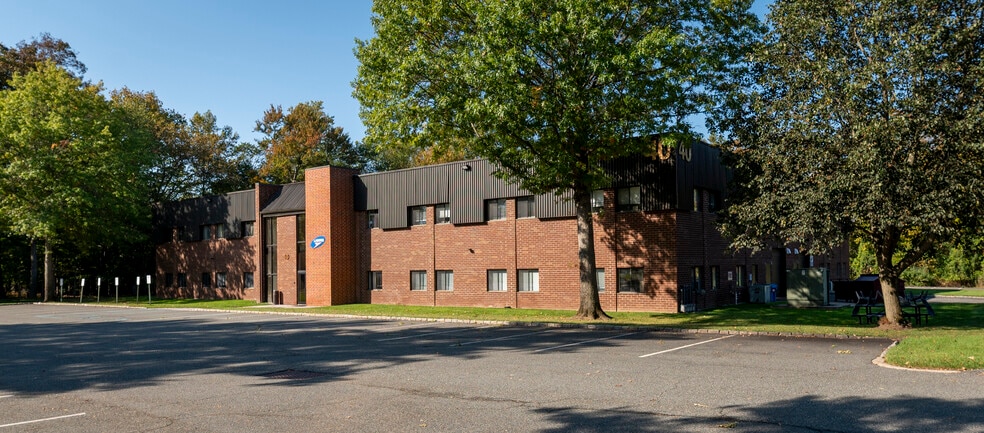 More Photos Of 40 Ramland Rd, Orangeburg Office For Lease