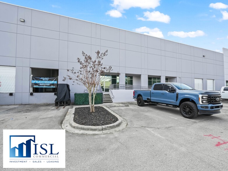 More Photos Of 1700 35th St, Orlando Warehouse For Lease