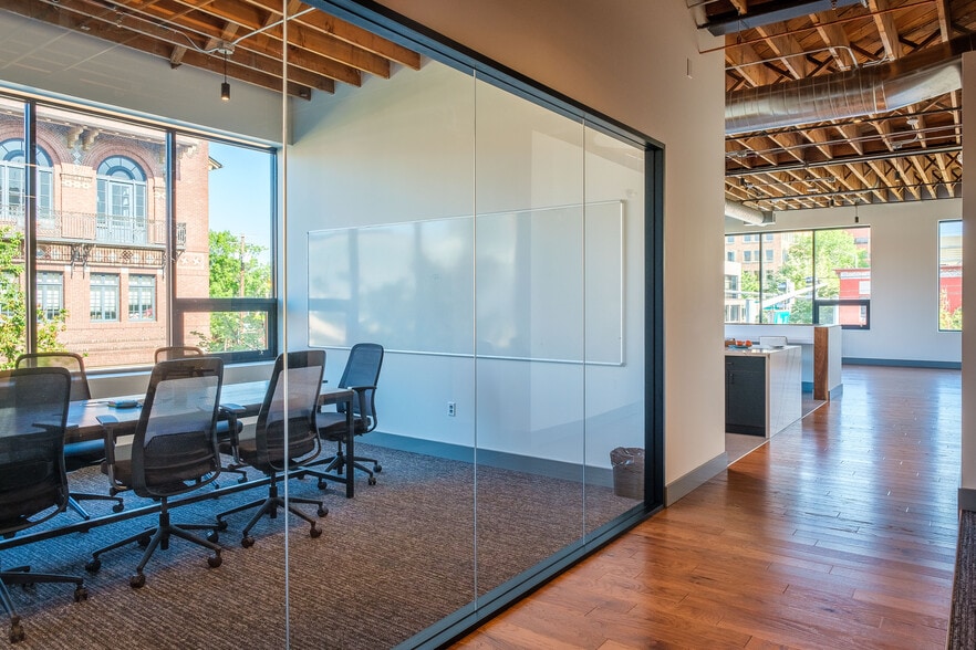 More Photos Of 911 Main St, Vancouver Office For Lease