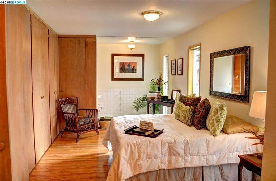 More Photos Of 986 Kains Ave, Albany Apartments For Sale