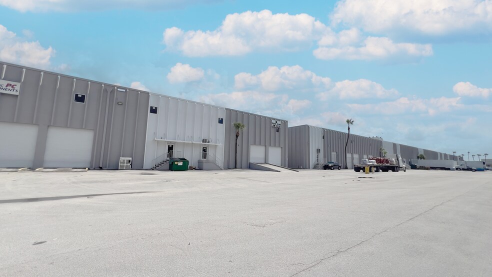 More Photos Of 9202-9292 NW 101st St, Medley Warehouse For Lease