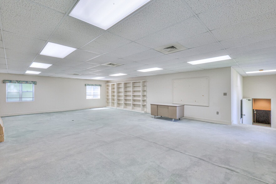 More Photos Of 228 S Military Ave, Lawrenceburg Religious Facility For Sale