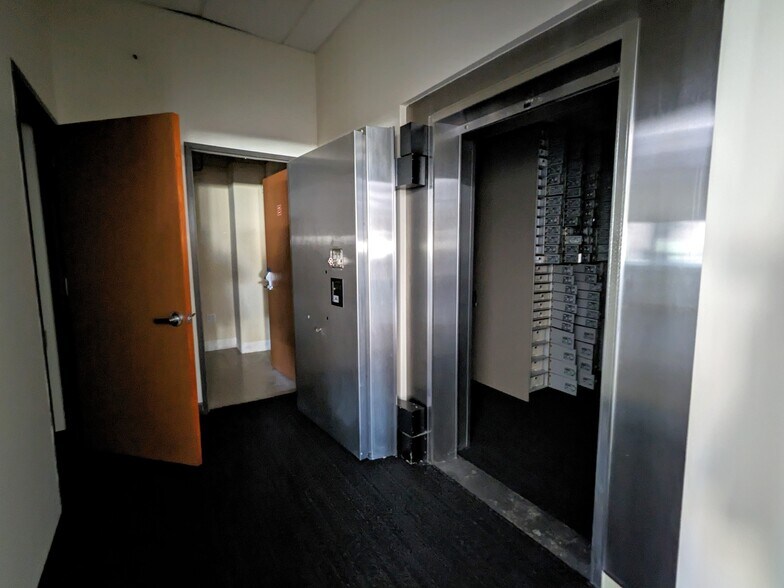 More Photos Of 18505 Champion Forest Dr, Spring Bank For Sale