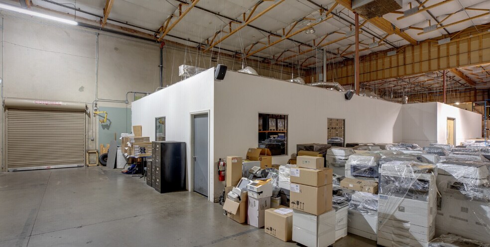 More Photos Of 4501 E McDowell Rd, Phoenix Showroom For Lease