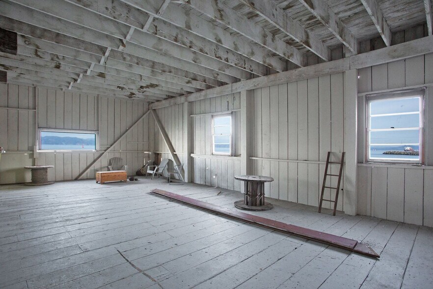 More Photos Of 100 31st St, Astoria Warehouse For Sale