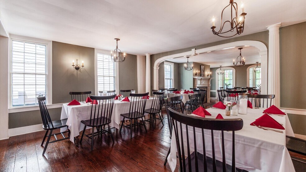 More Photos Of 313 Broadway E, Granville Hotel For Lease