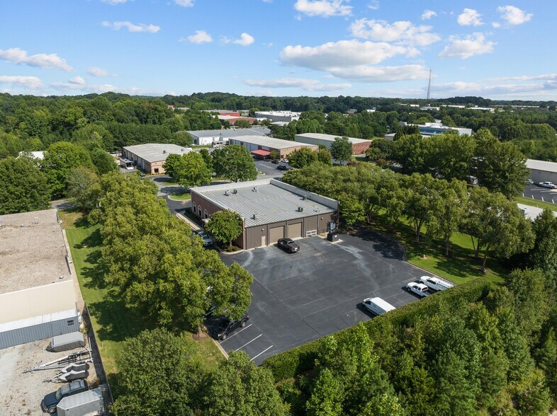 More Photos Of 147 Cedar Pointe Dr, Mooresville Research And Development For Sale