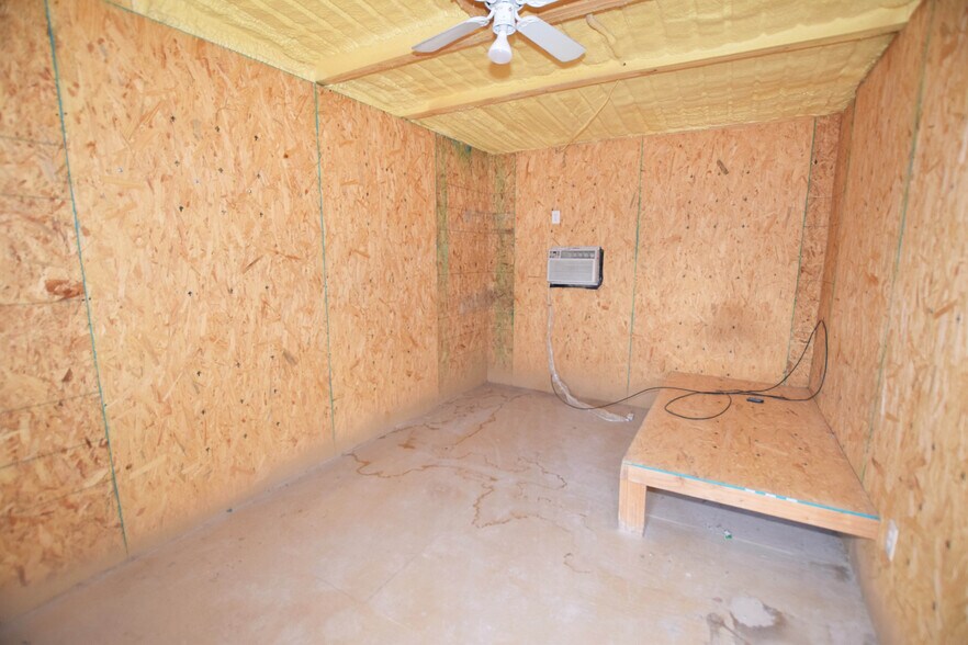 More Photos Of 305 E 57th St, Odessa Warehouse For Sale