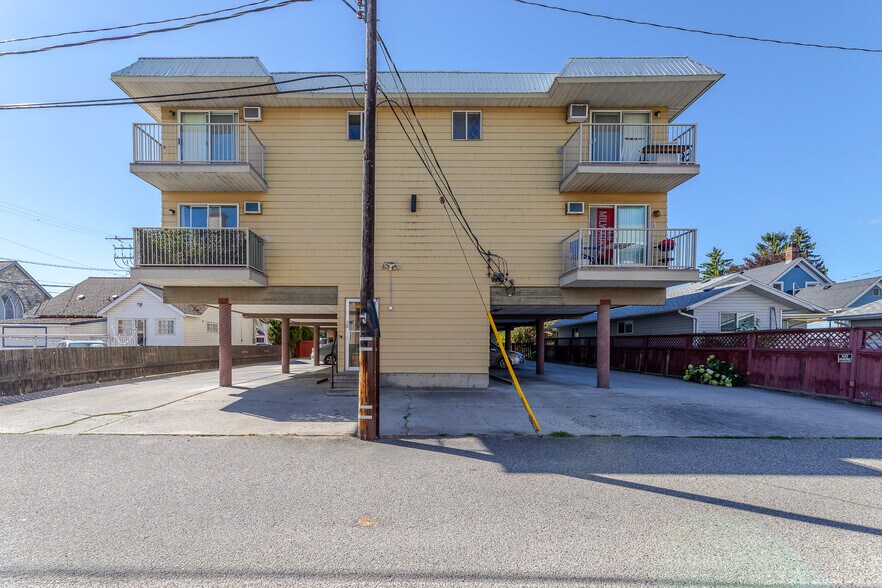 More Photos Of 157 Wade Av W, Penticton Apartments For Sale