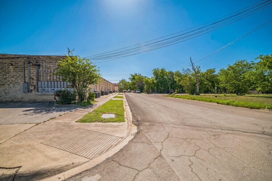 More Photos Of 810 W Rancier Ave, Killeen Unknown For Lease