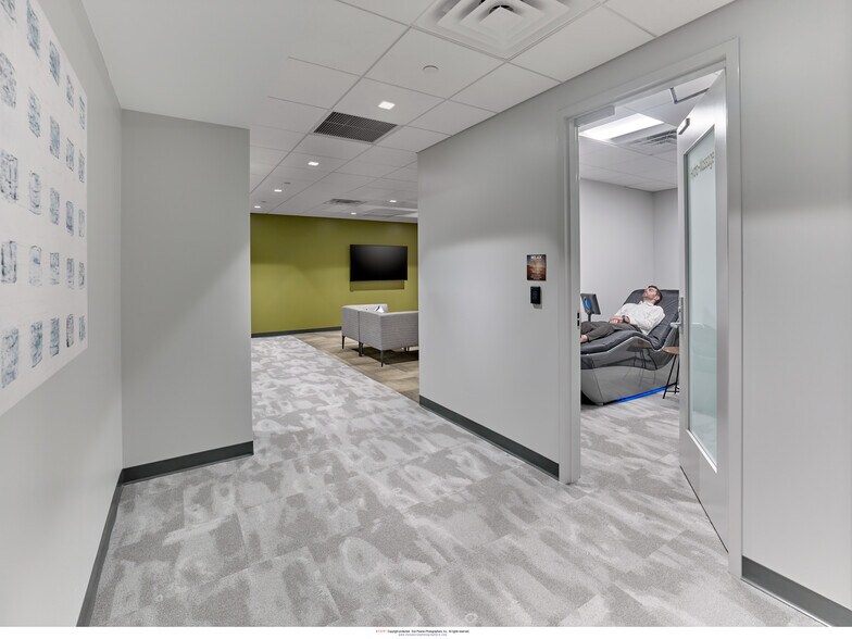 More Photos Of 100 Berwyn Park, Berwyn Unknown For Lease