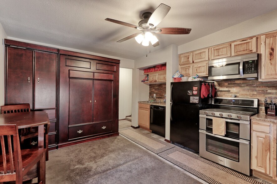 More Photos Of 30200 Highway 72, Golden Service Station For Sale