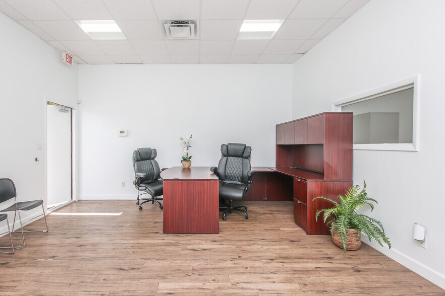 More Photos Of 3501 NW 10th Ave, Oakland Park Warehouse For Lease
