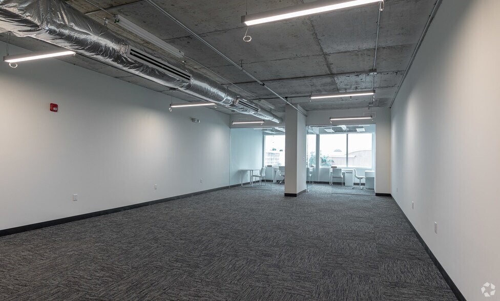 More Photos Of 323 Sunny Isles Blvd, Sunny Isles Beach Office For Lease