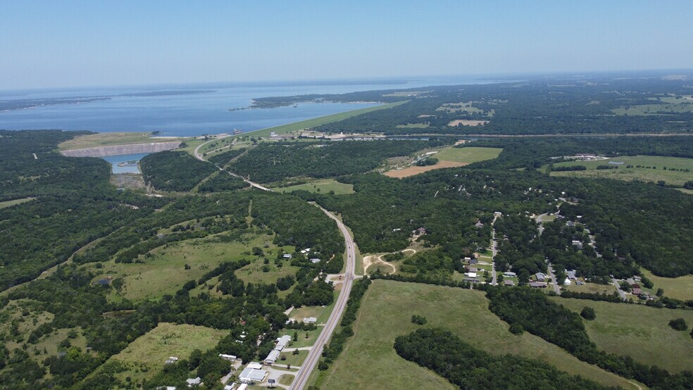 More Photos Of 4827 N Hwy 91 & 4614 Stinson Rd, Denison General Retail For Sale