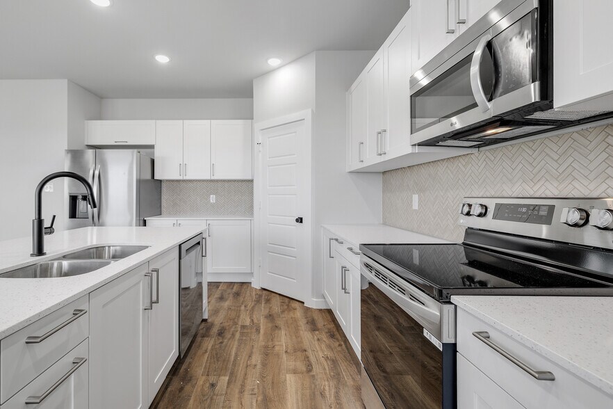 More Photos Of 4059 Clovis St, Midlothian Multifamily For Sale