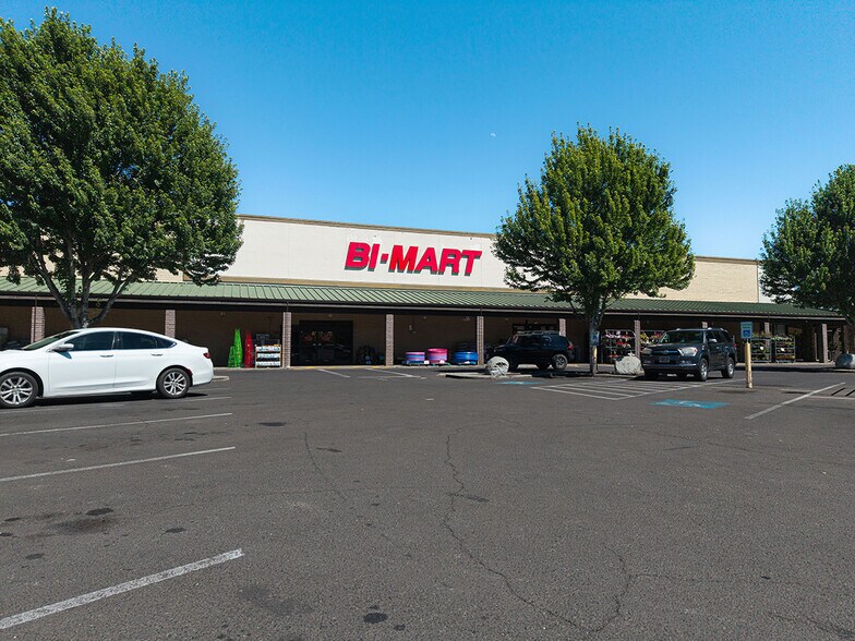 More Photos Of 870-1132 Biddle Rd, Medford Freestanding For Lease