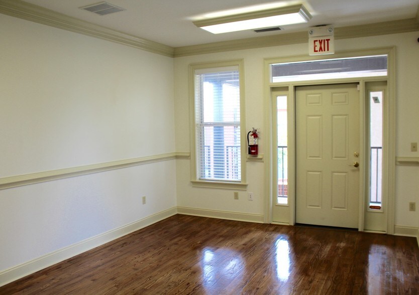 More Photos Of 1615 Village Square Blvd, Tallahassee Medical For Lease