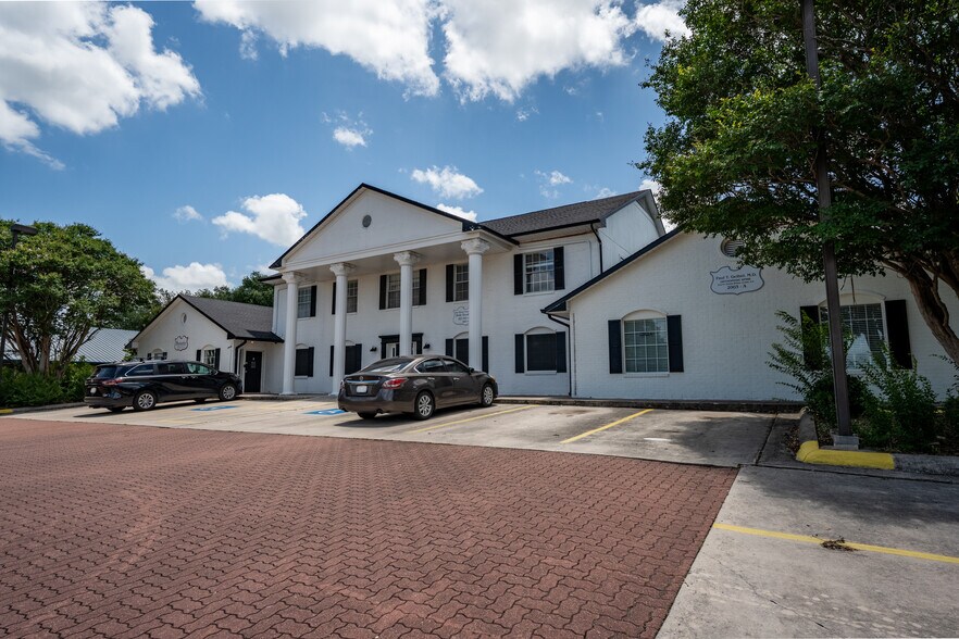 More Photos Of 2003 Medical Pky, San Marcos Medical For Sale