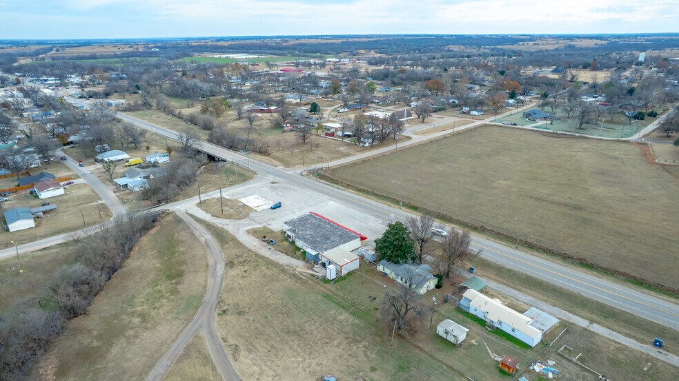 More Photos Of 1012 6th St, Maysville Supermarket For Sale