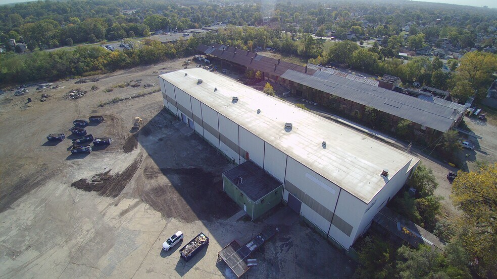 More Photos Of 420 Woodruff Rd, Joliet Warehouse For Lease