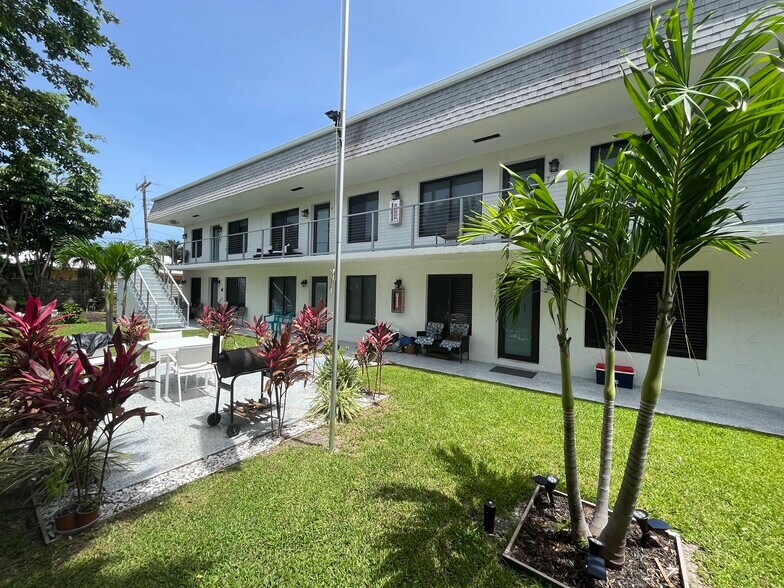 More Photos Of 2638 Lake Dr, Riviera Beach Apartments For Sale