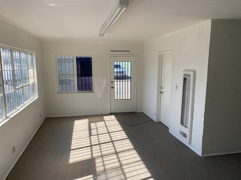 More Photos Of 10872 Stanford Ave, Lynwood Manufacturing For Lease