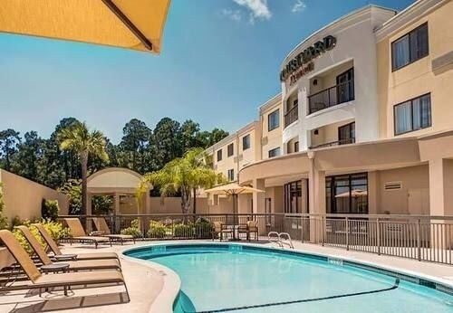 More Photos Of 580 Millennium Blvd, Brunswick Hotel For Sale