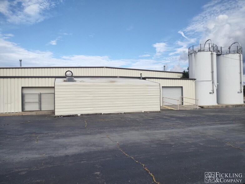 More Photos Of 947 Carl Vinson Pky, Centerville Warehouse For Lease