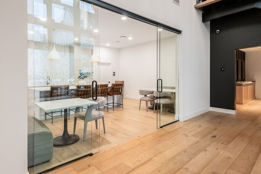 More Photos Of 1075 W 3rd Ave, Columbus Storefront Retail Office For Lease