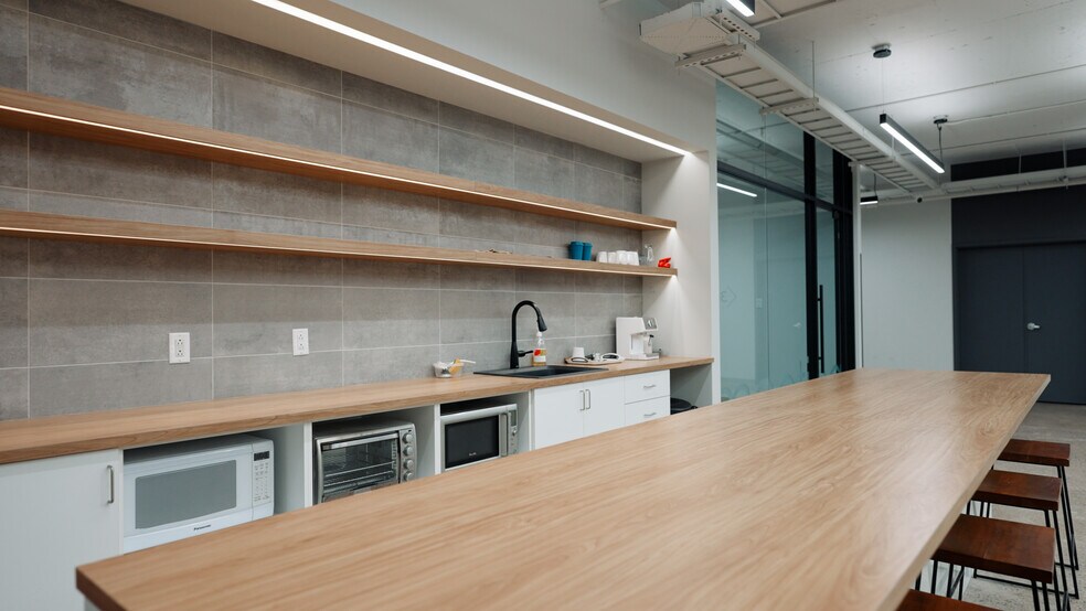 More Photos Of 9200 Rue Meilleur, Montréal Office For Lease