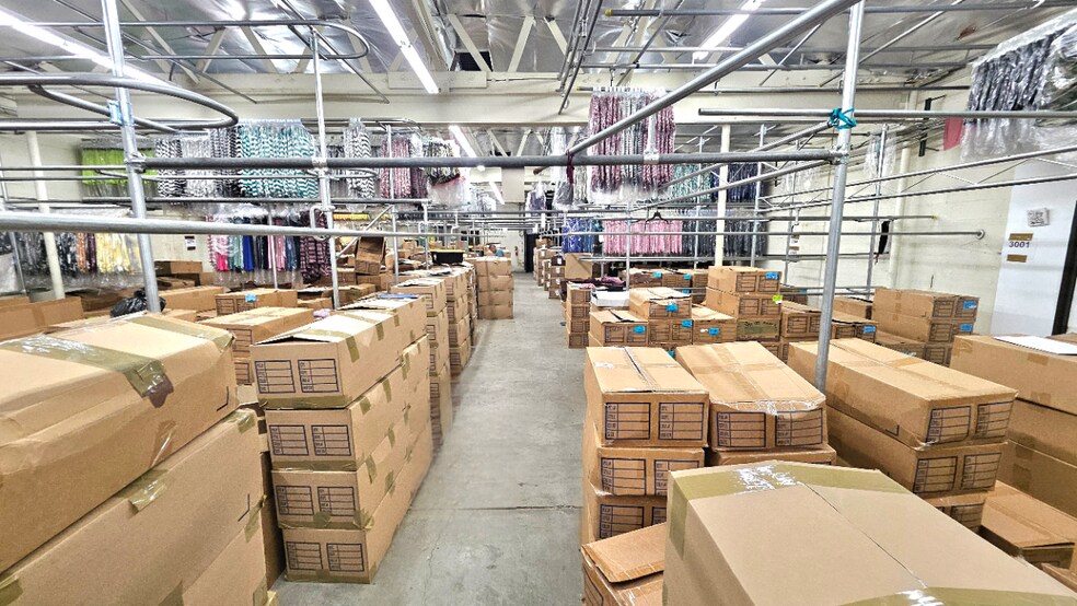 More Photos Of 929 E 14th St, Los Angeles Warehouse For Lease