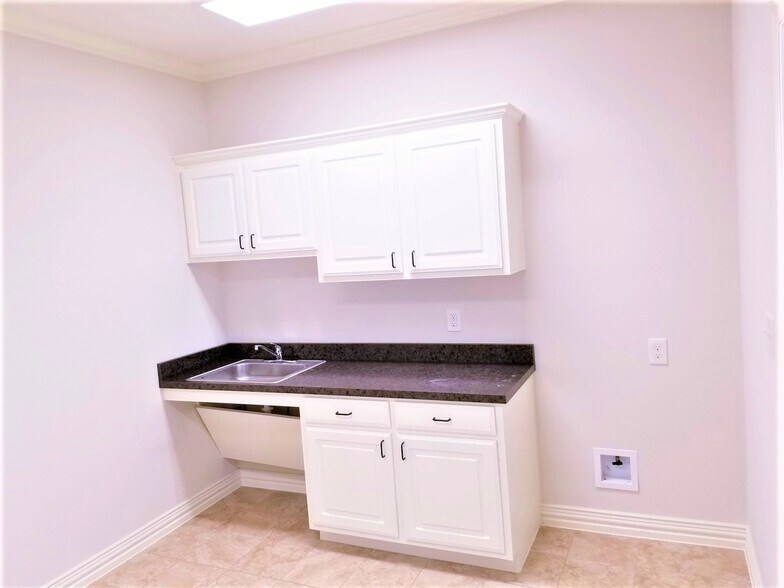 More Photos Of 8951 Collin McKinney Pky, McKinney Medical For Sale