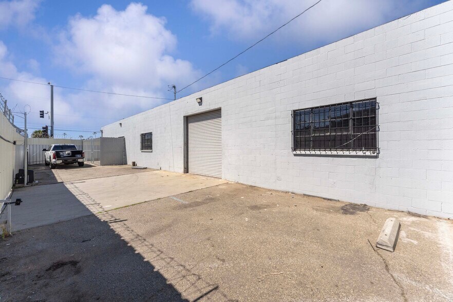 More Photos Of 15626 S Main St, Gardena Warehouse For Lease