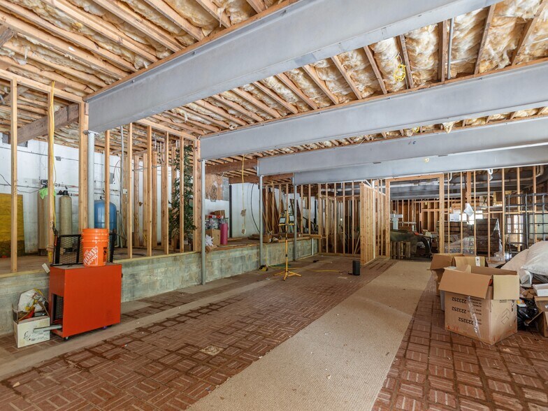 More Photos Of 8826 Boylston Hwy, Mills River Flex For Sale